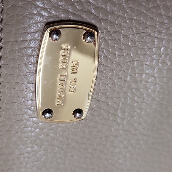 Michael Kors Ziparound Wallet - Picture 5 of 11